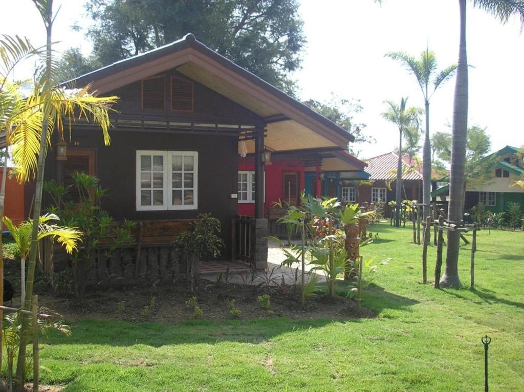 Tamarind Grand Resort Mae Sariang Exterior foto