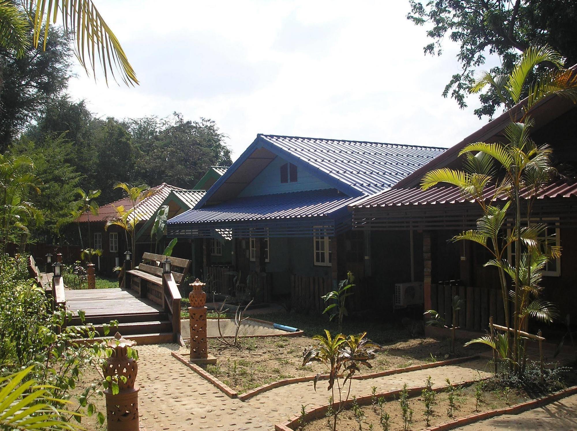Tamarind Grand Resort Mae Sariang Exterior foto